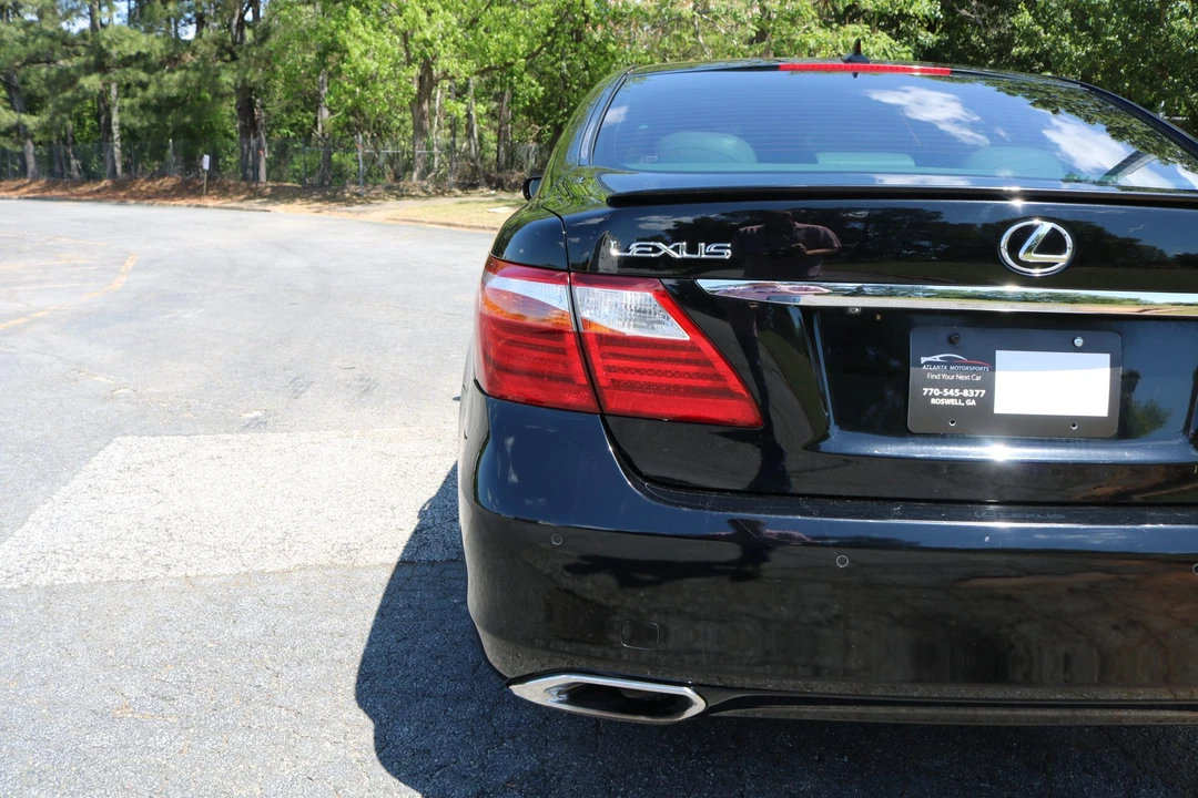 2010 Lexus LS 4th Gen - Image 27 of 31