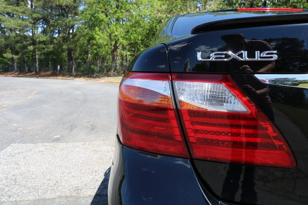 2010 Lexus LS 4th Gen - Image 28 of 31