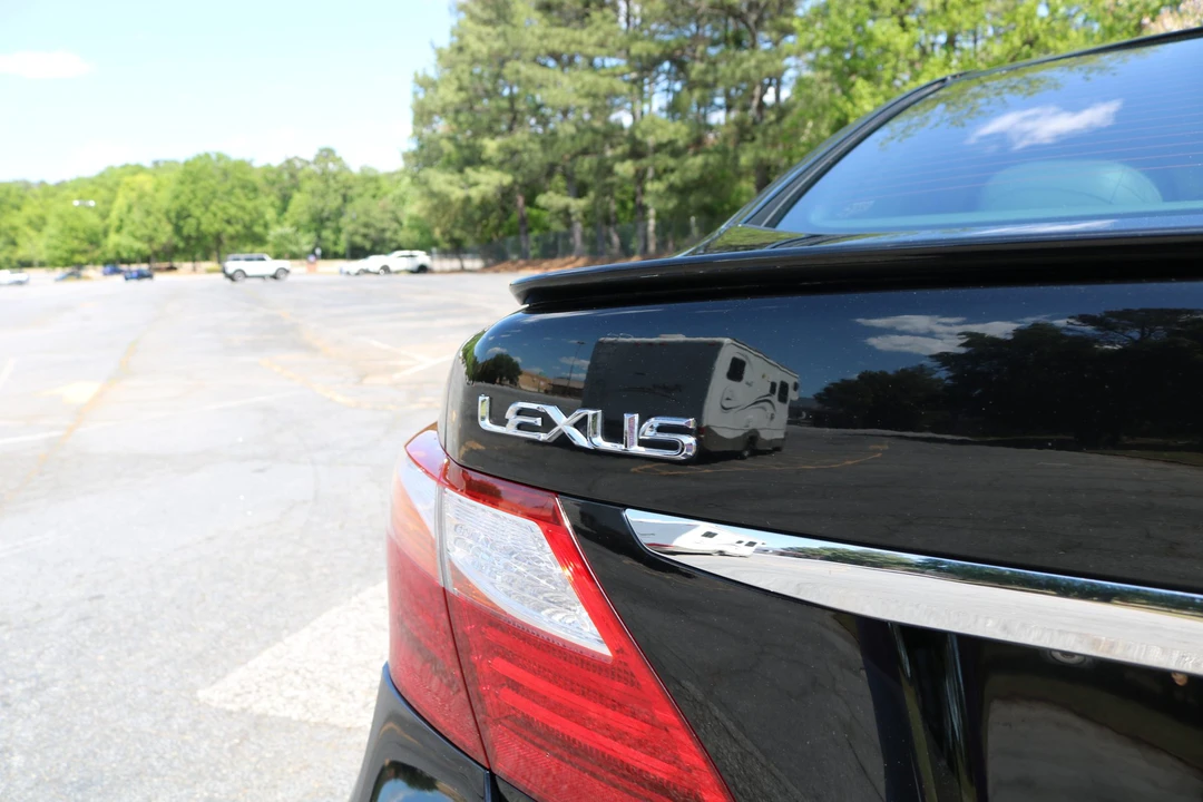 2010 Lexus LS 4th Gen - Image 29 of 31