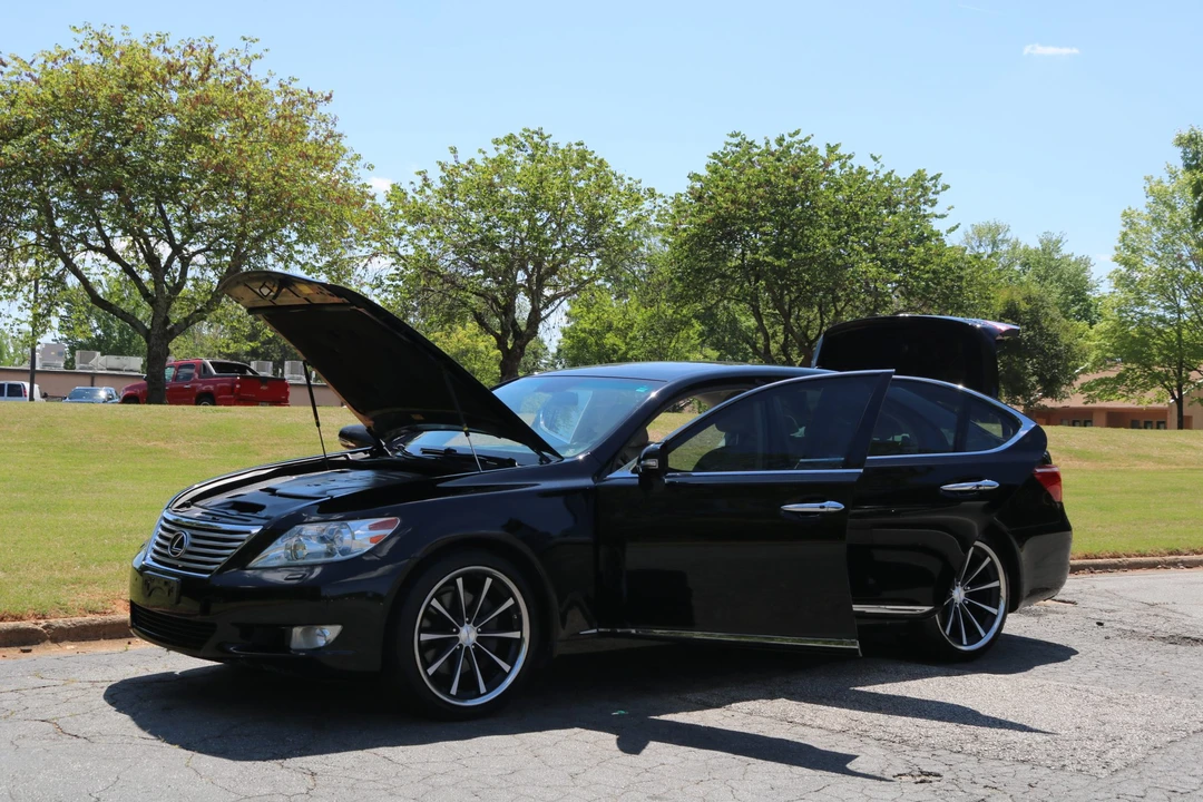 2010 Lexus LS 4th Gen - Image 14 of 31