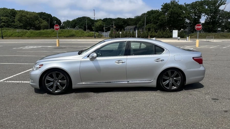 2010 Lexus LS 4th Gen - Image 2 of 10