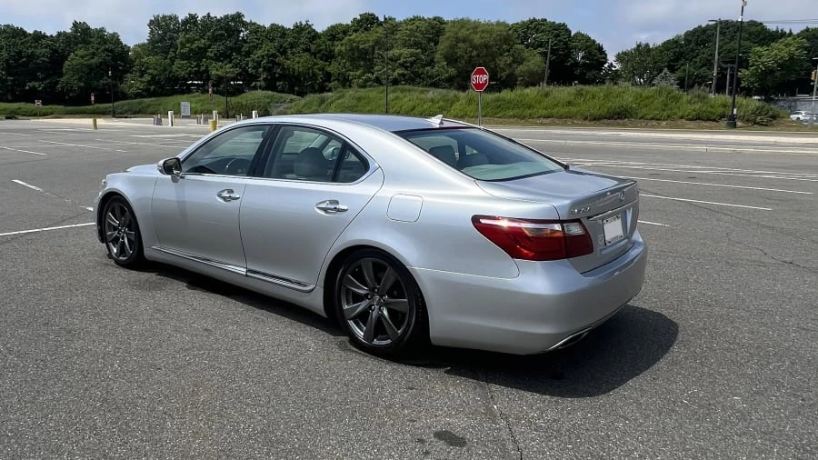 2010 Lexus LS 4th Gen - Image 4 of 10