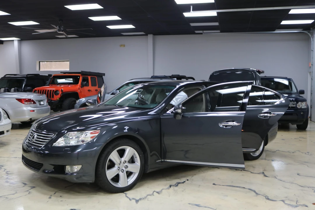 2010 Lexus LS 4th Gen - Image 16 of 31