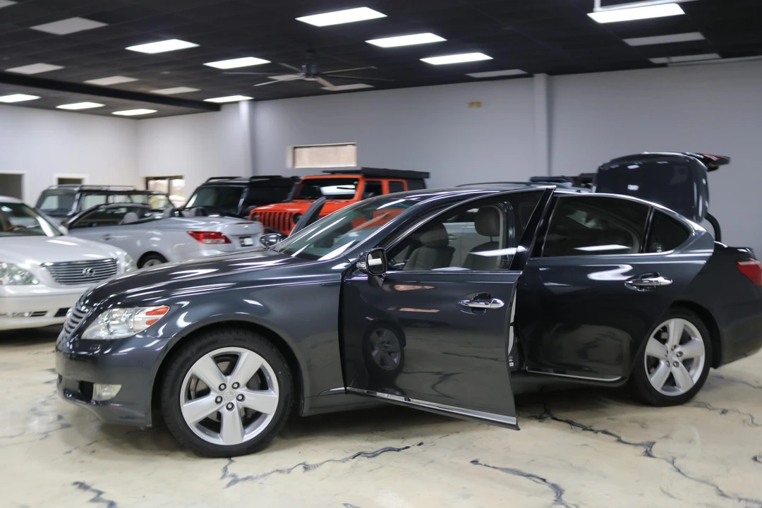2010 Lexus LS 4th Gen - Image 14 of 31