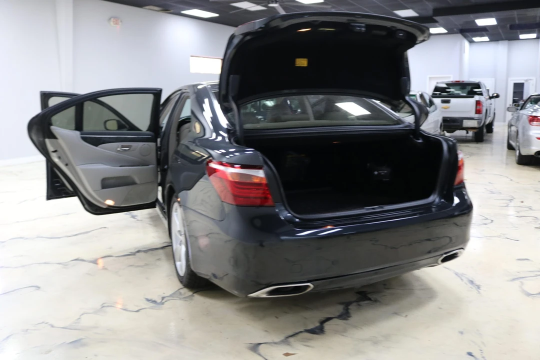 2010 Lexus LS 4th Gen - Image 25 of 31