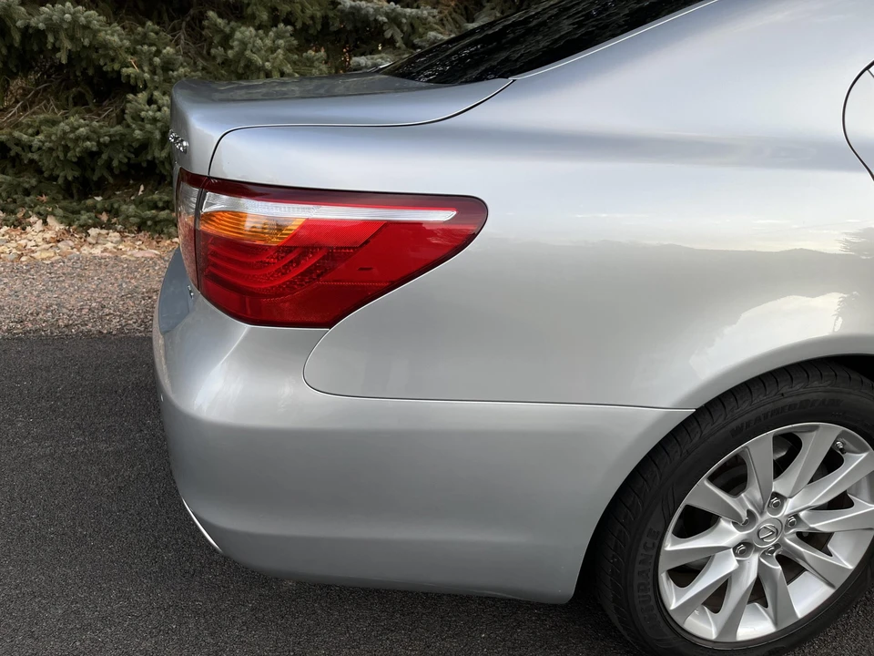 2010 Lexus LS 4th Gen - Image 26 of 31