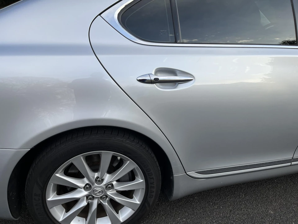 2010 Lexus LS 4th Gen - Image 28 of 31