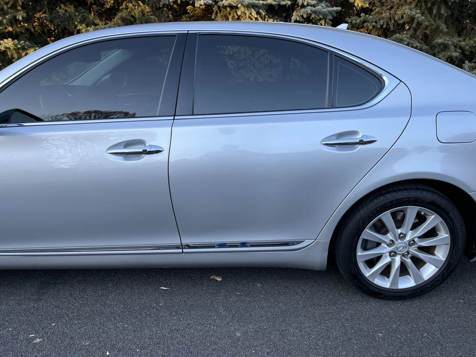 2010 Lexus LS 4th Gen - Image 19 of 31
