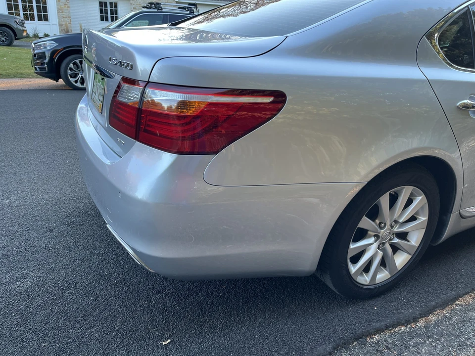 2010 Lexus LS 4th Gen - Image 25 of 31
