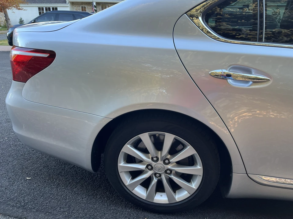 2010 Lexus LS 4th Gen - Image 27 of 31