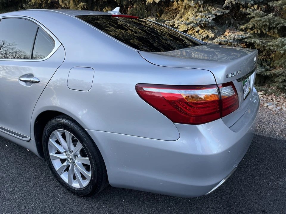 2010 Lexus LS 4th Gen - Image 21 of 31