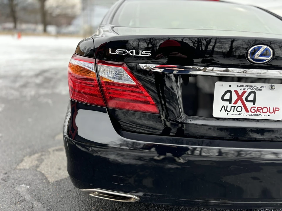 2010 Lexus LS 4th Gen - Image 18 of 31