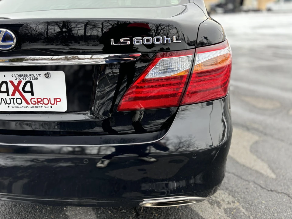2010 Lexus LS 4th Gen - Image 19 of 31