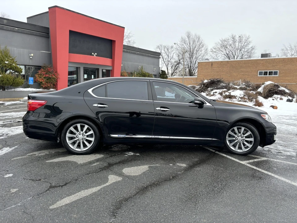2010 Lexus LS 4th Gen - Image 7 of 31