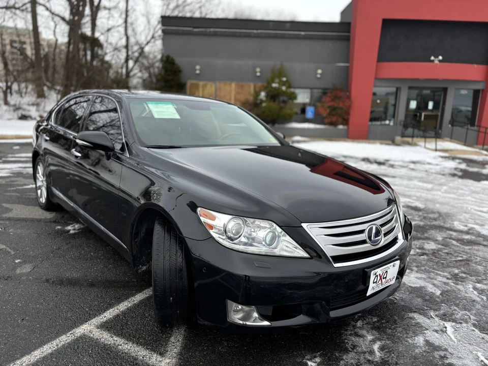 2010 Lexus LS 4th Gen - Image 9 of 31