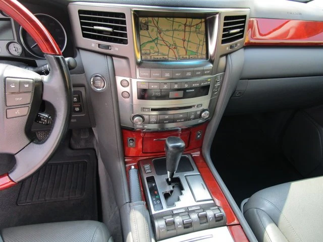 2010 Lexus LX 3rd Gen - Image 19 of 20