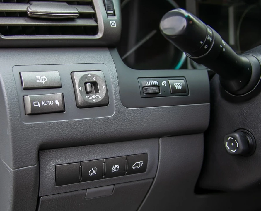 2010 Lexus LX 3rd Gen - Image 17 of 19