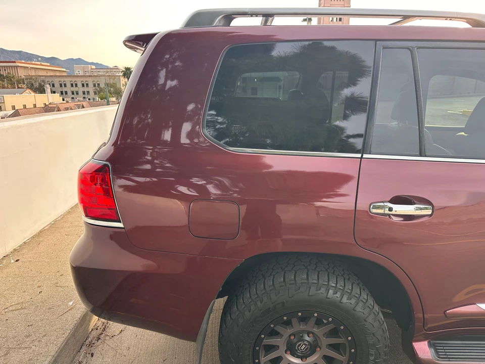 2010 Lexus LX 3rd Gen - Image 29 of 31