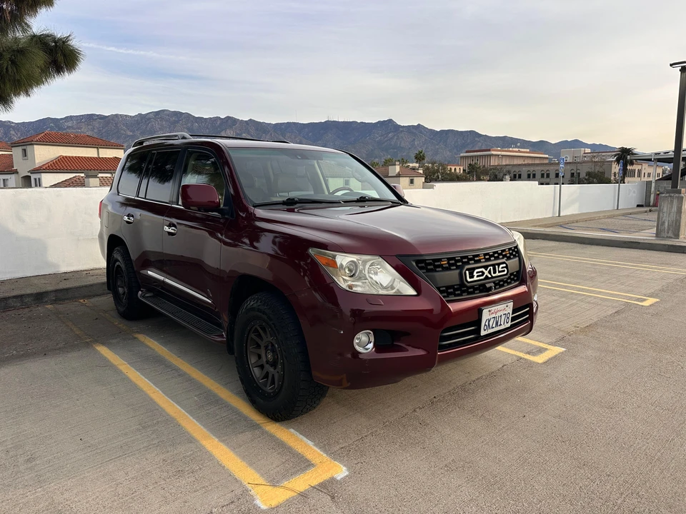 2010 Lexus LX 3rd Gen - Image 10 of 31
