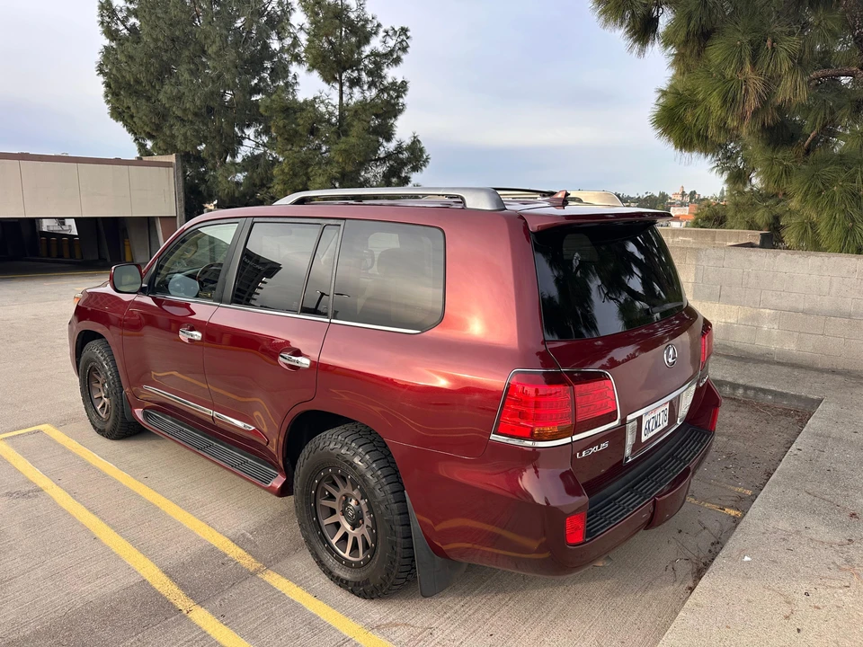 2010 Lexus LX 3rd Gen - Image 8 of 31