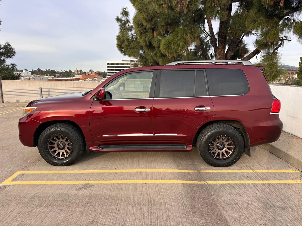 2010 Lexus LX 3rd Gen - Image 7 of 31