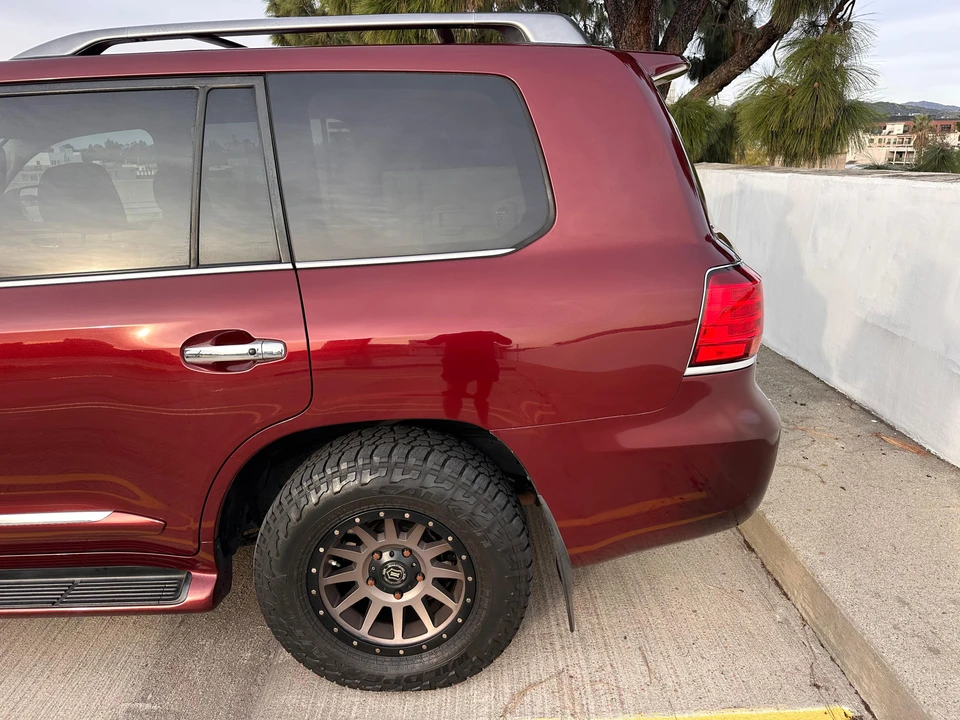 2010 Lexus LX 3rd Gen - Image 20 of 31