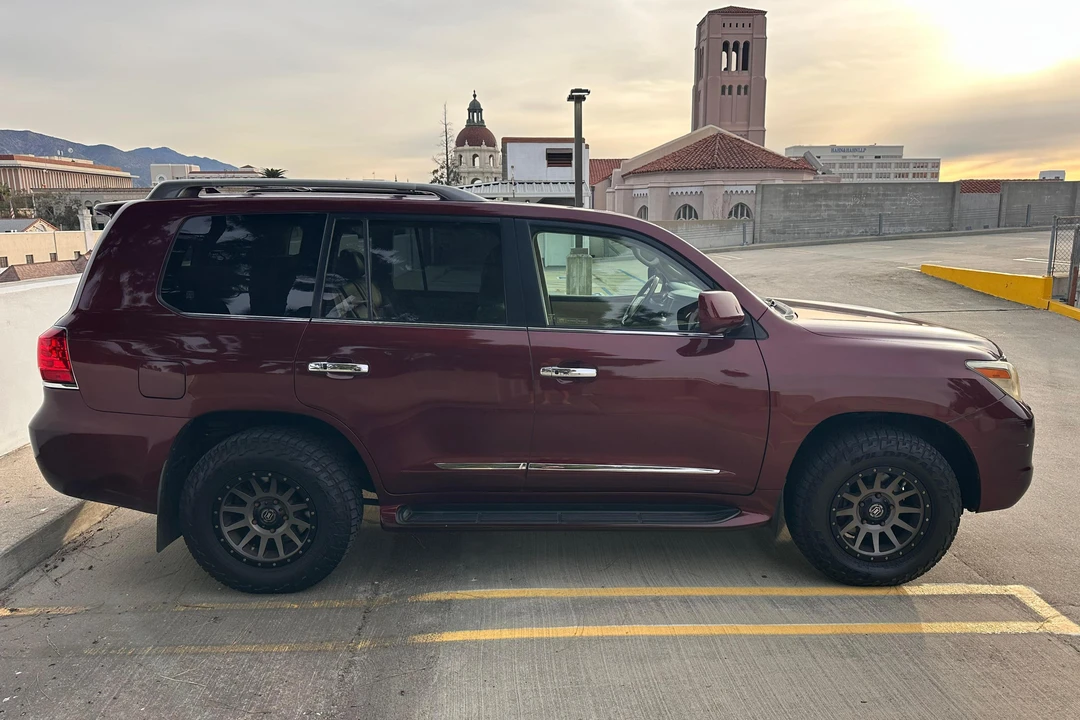 2010 Lexus LX 3rd Gen - Image 3 of 31