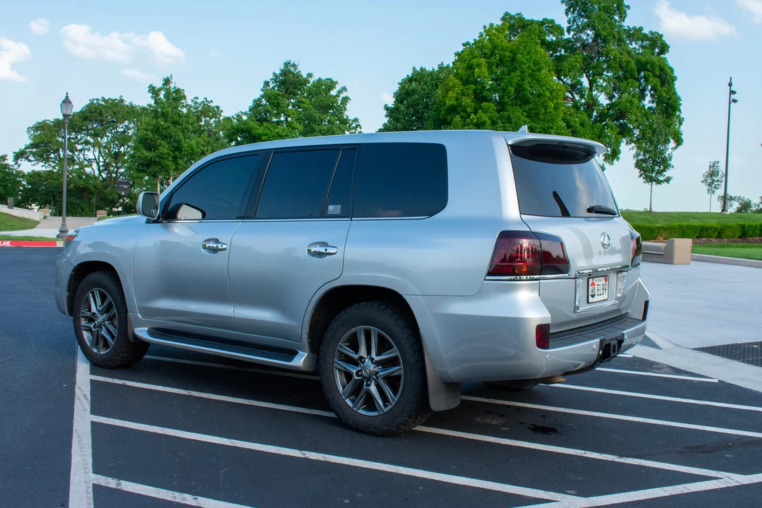 2010 Lexus LX 3rd Gen - Image 12 of 31