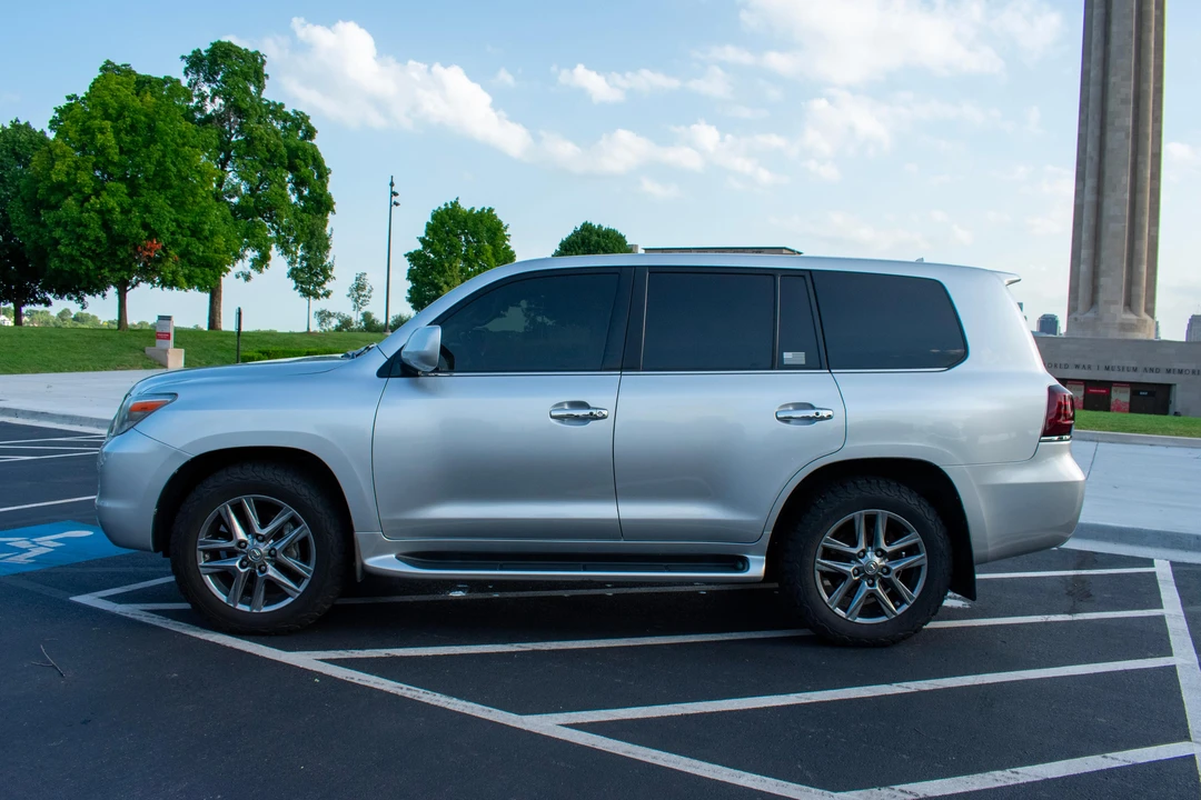 2010 Lexus LX 3rd Gen - Image 10 of 31