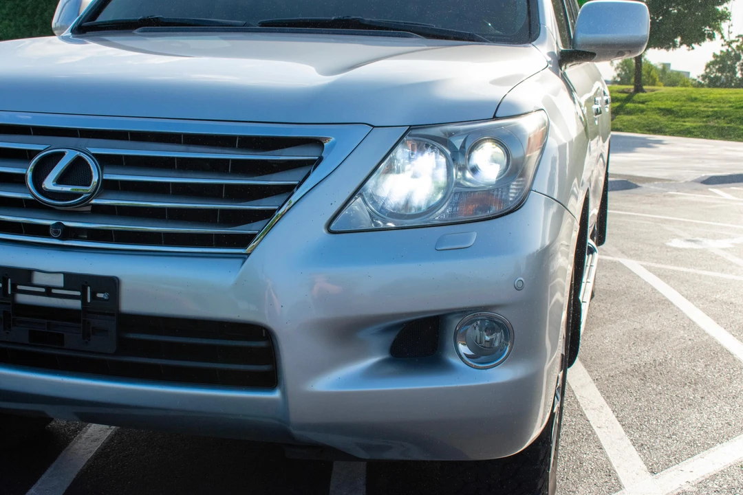 2010 Lexus LX 3rd Gen - Image 29 of 31