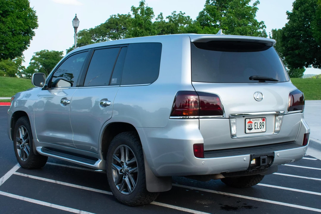2010 Lexus LX 3rd Gen - Image 4 of 31