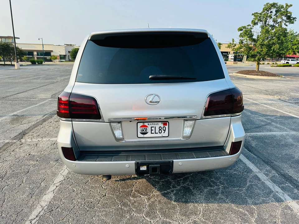 2010 Lexus LX 3rd Gen - Image 14 of 31
