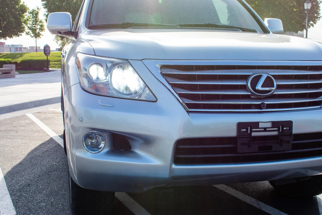 2010 Lexus LX 3rd Gen - Image 25 of 31