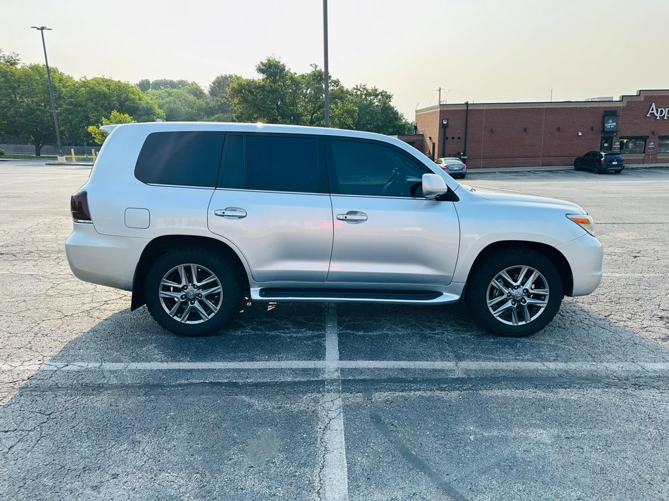 2010 Lexus LX 3rd Gen - Image 18 of 31