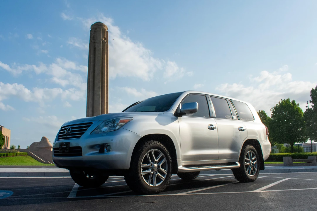 2010 Lexus LX 3rd Gen - Image 9 of 31