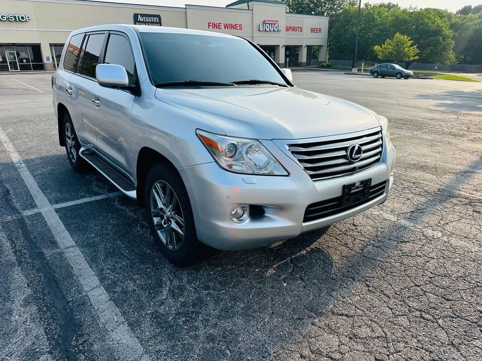 2010 Lexus LX 3rd Gen - Image 20 of 31