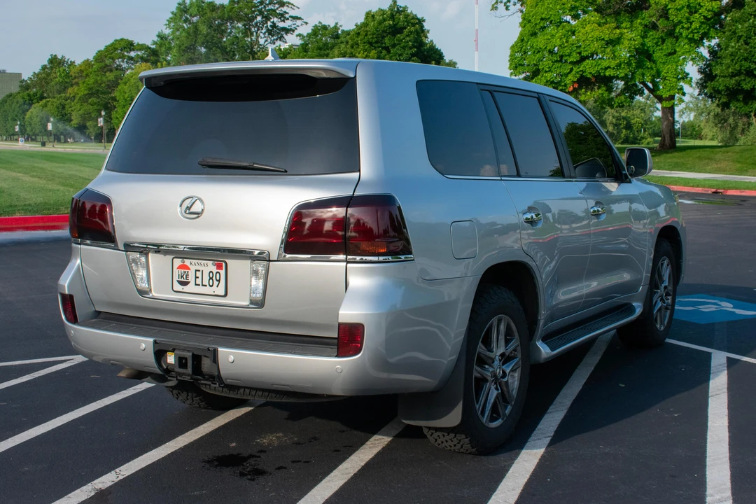 2010 Lexus LX 3rd Gen - Image 16 of 31