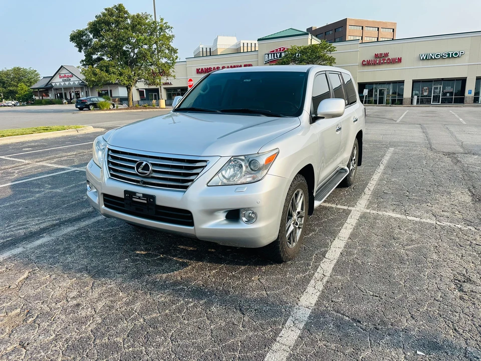 2010 Lexus LX 3rd Gen - Image 7 of 31