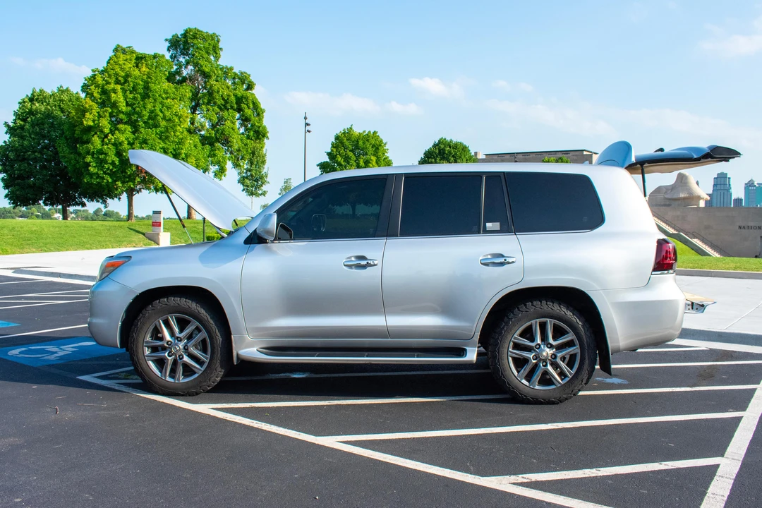 2010 Lexus LX 3rd Gen - Image 11 of 31