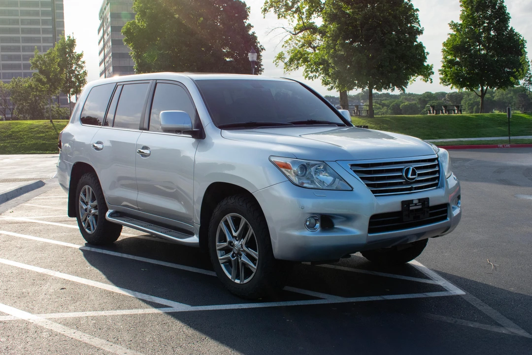 2010 Lexus LX 3rd Gen - Image 19 of 31
