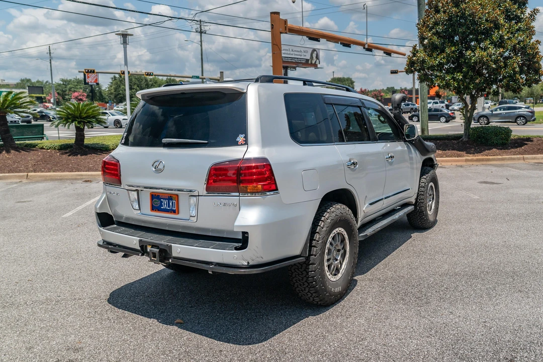2010 Lexus LX 3rd Gen - Image 4 of 31