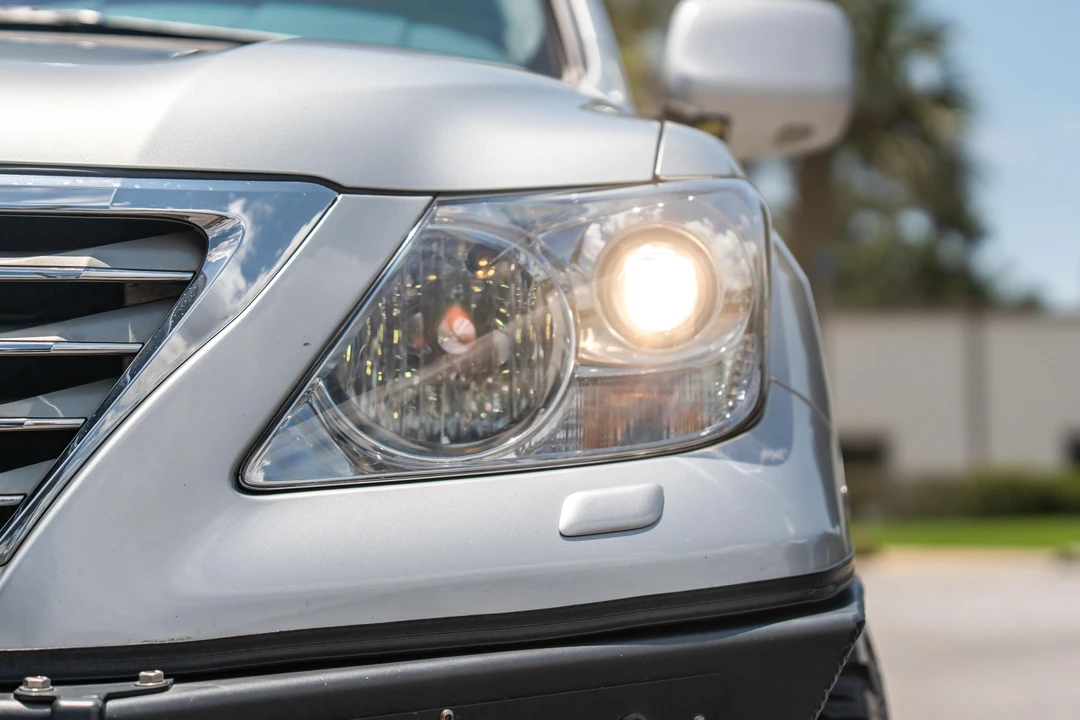 2010 Lexus LX 3rd Gen - Image 17 of 31