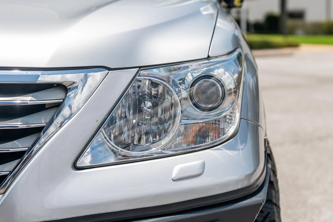 2010 Lexus LX 3rd Gen - Image 16 of 31