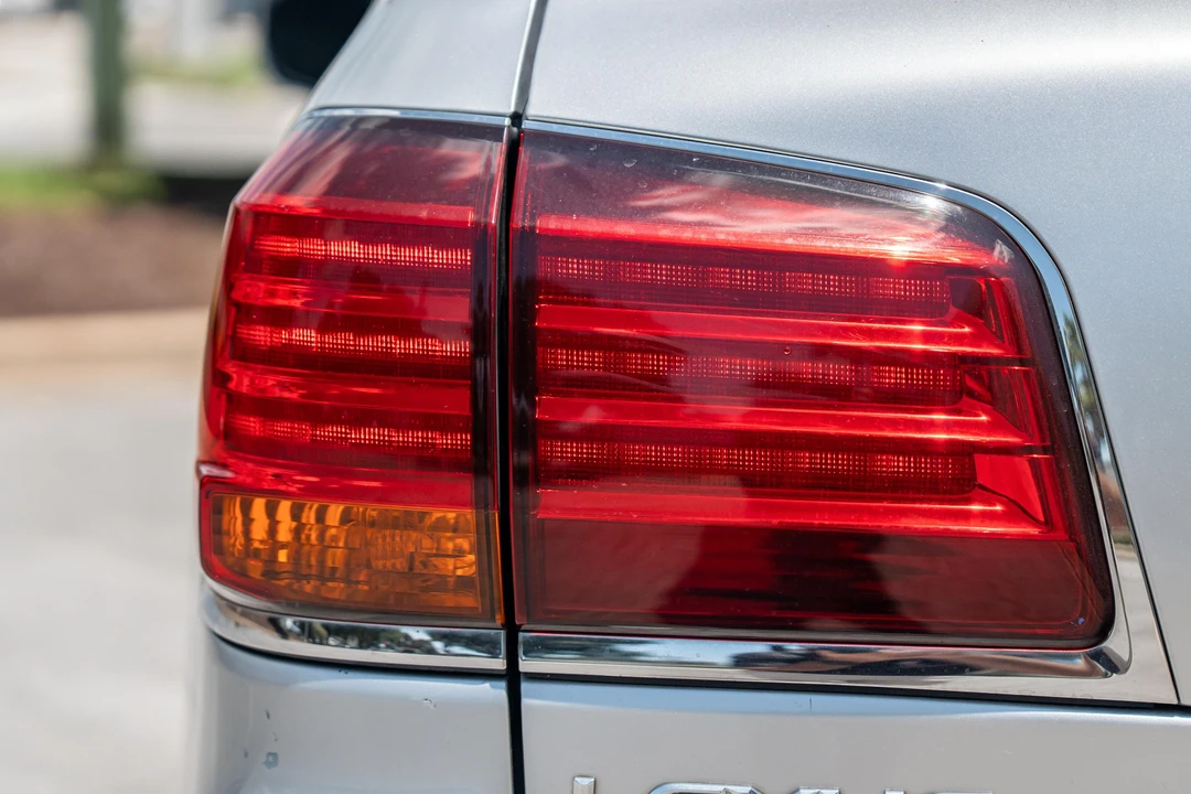 2010 Lexus LX 3rd Gen - Image 21 of 31