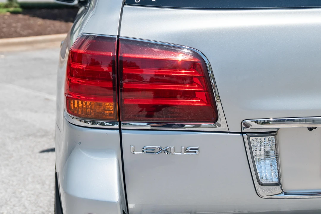 2010 Lexus LX 3rd Gen - Image 20 of 31