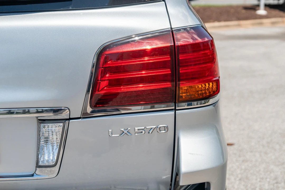 2010 Lexus LX 3rd Gen - Image 24 of 31
