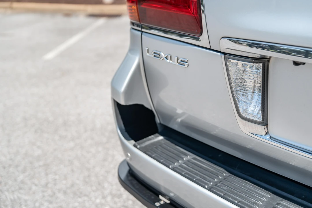 2010 Lexus LX 3rd Gen - Image 28 of 31