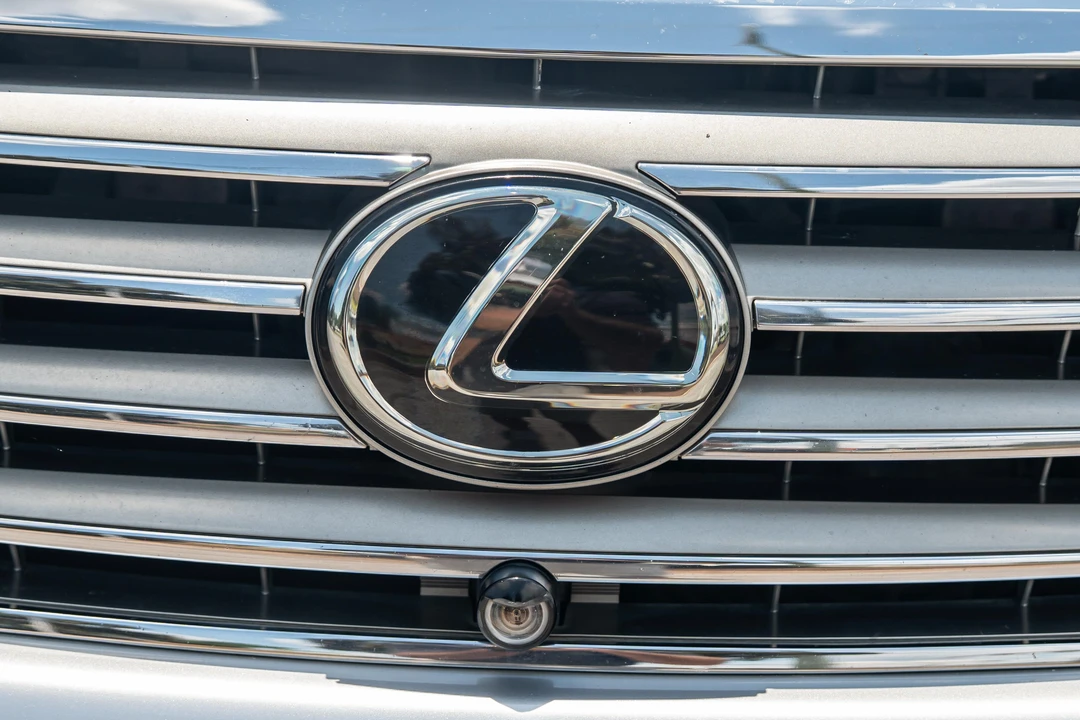 2010 Lexus LX 3rd Gen - Image 15 of 31