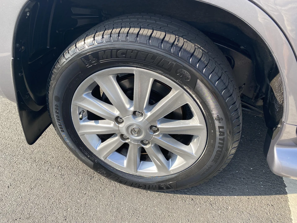 2010 Lexus LX 3rd Gen - Image 19 of 31