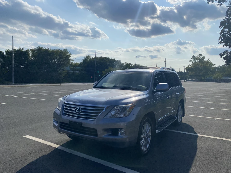 2010 Lexus LX 3rd Gen - Image 6 of 31